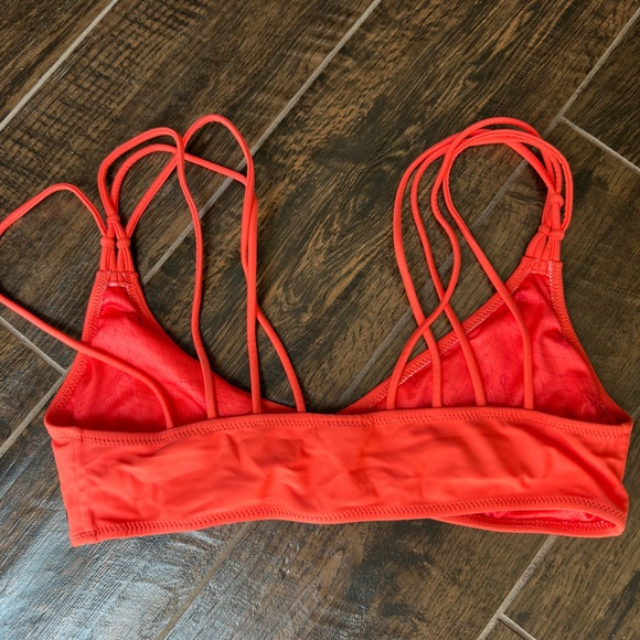 Volcom bikini top, NWOT, size M - Picture 3 of 4